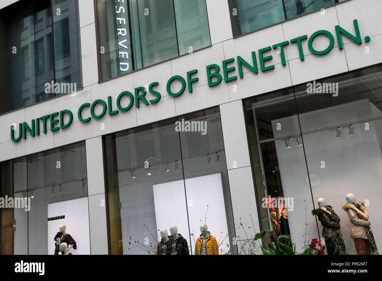 Benetton sign hi-res stock photography and images - Alamy