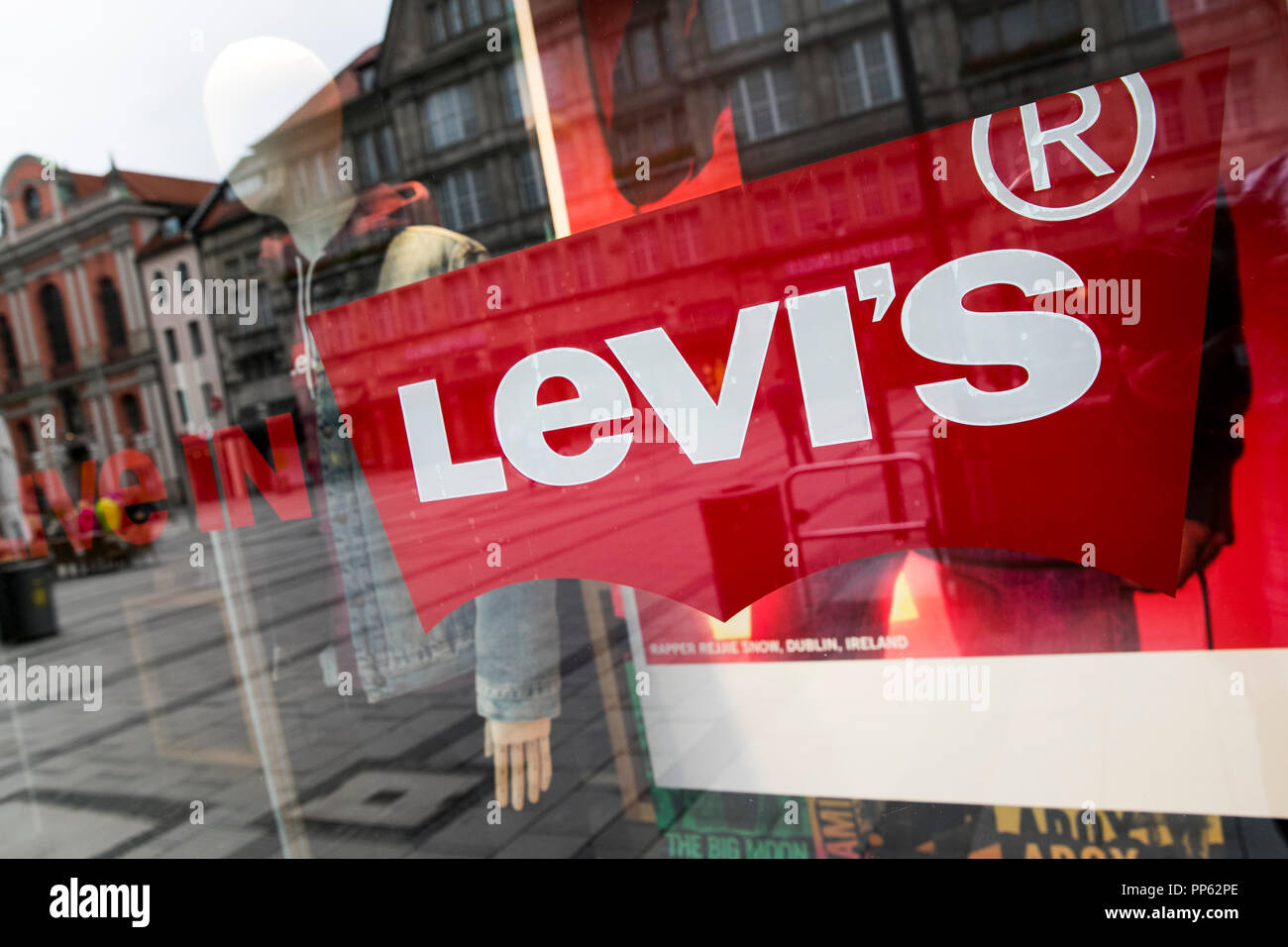 A logo sign outside of a Levi Strauss & Co. (Levi's) retail store in  Munich, Germany, on September 2, 2018 Stock Photo - Alamy