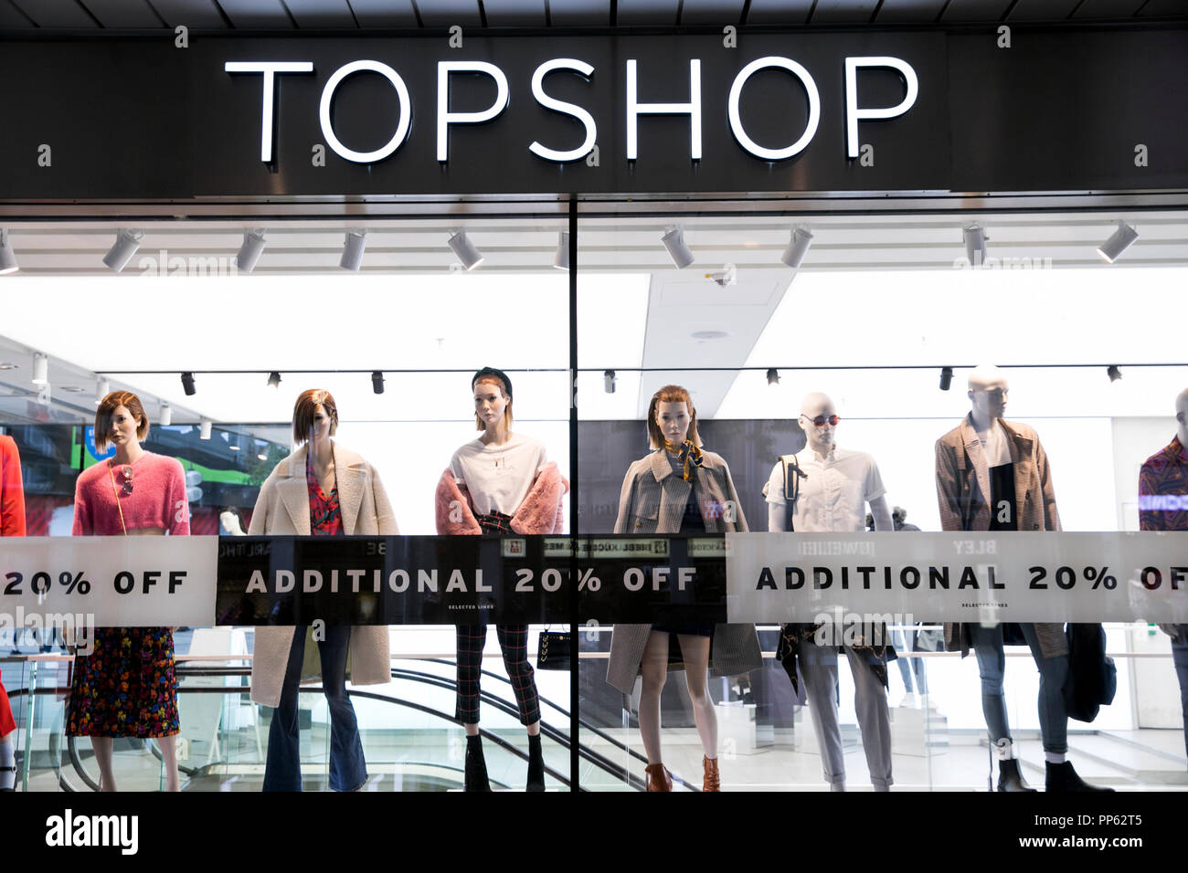 A logo sign outside of a Topshop retail store in Munich, Germany, on  September 2, 2018 Stock Photo - Alamy