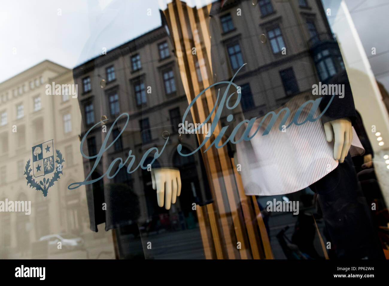 Loro piana store hi-res stock photography and images - Alamy