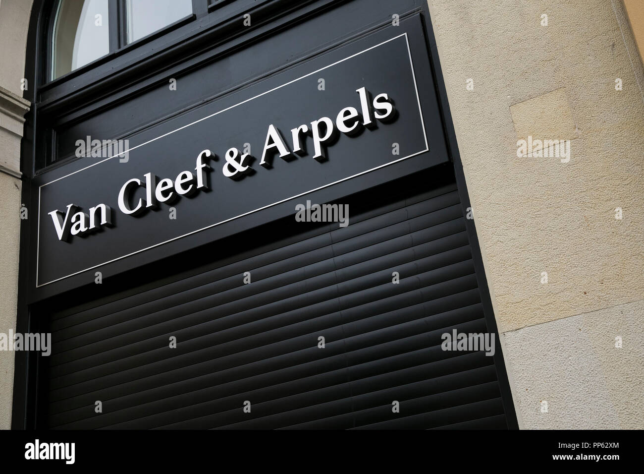 A logo sign outside of a Van Cleef & Arpels retail store in Munich