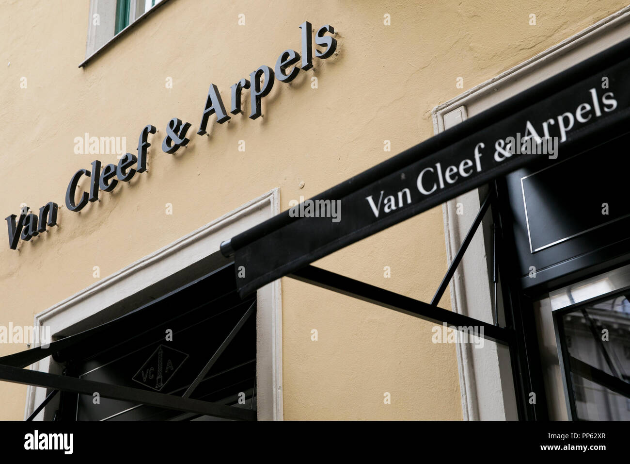 A logo sign outside of a Van Cleef & Arpels retail store in Munich