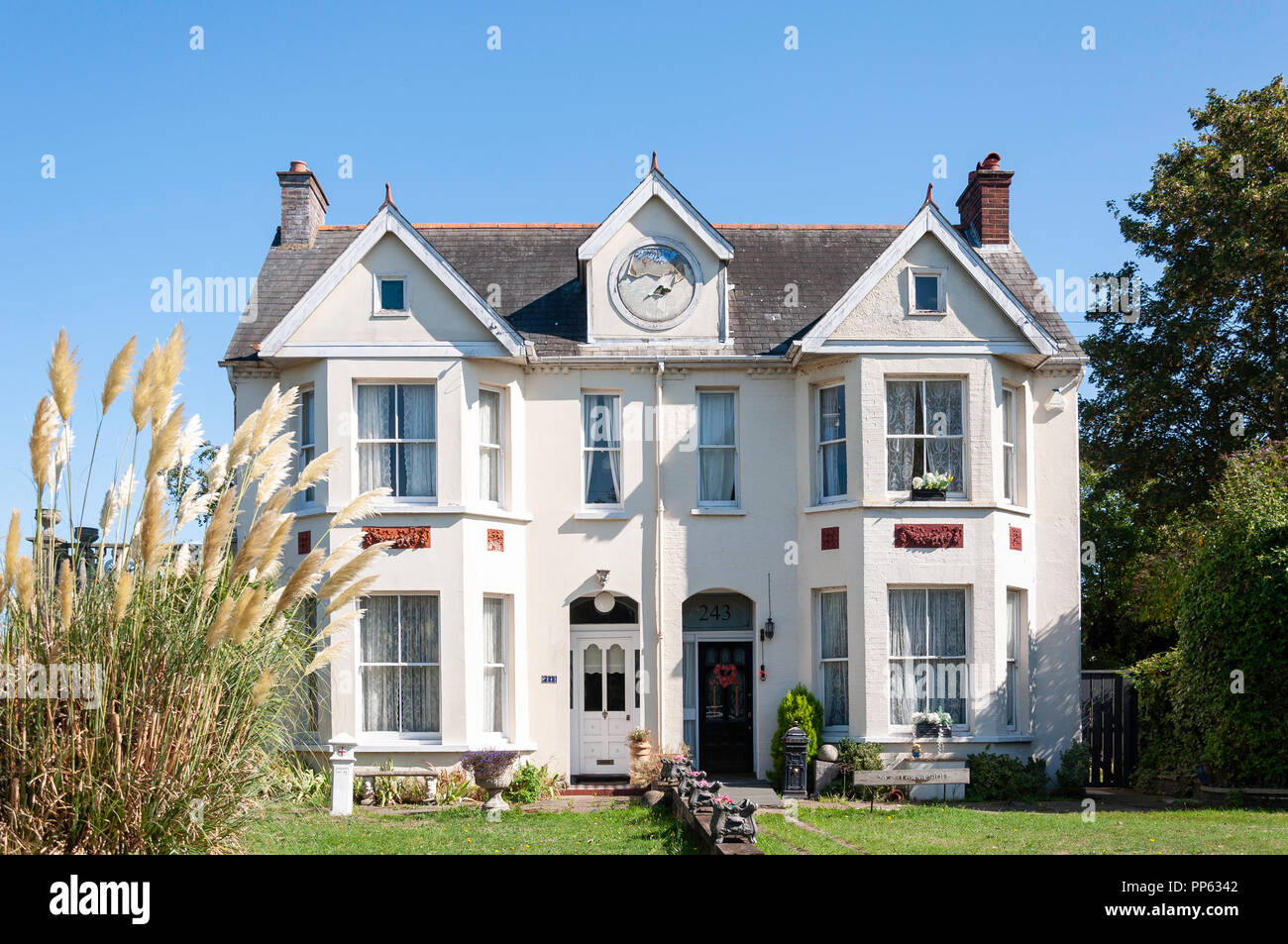 House by River Thames, Thames Side, Chertsey, Surrey, England, United Kingdom Stock Photo