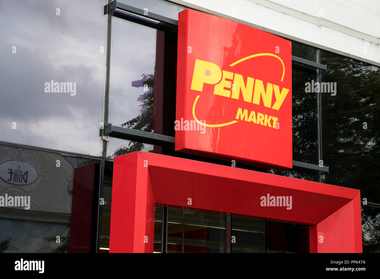Penny market store hi-res stock photography and images - Alamy