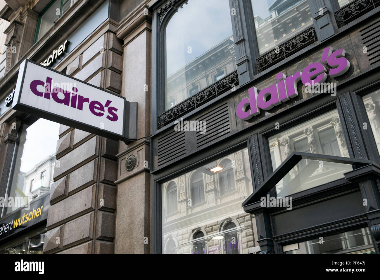 Claire's - Queens' Marketplace