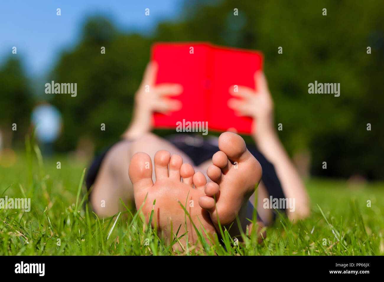 Barefoot grass woman hi-res stock photography and images - Page 25 - Alamy