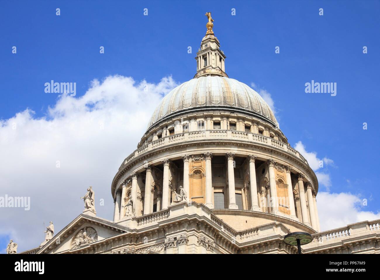London, United Kingdom - famous St. Paul's Cathedral church Stock Photo ...