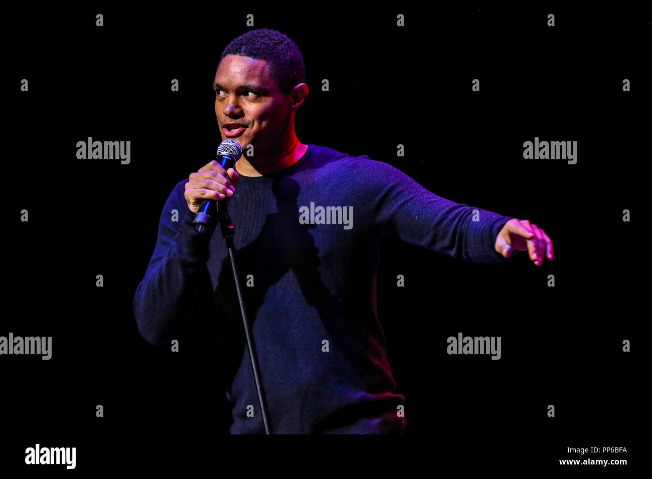 Live comedy tour hires stock photography and images Alamy