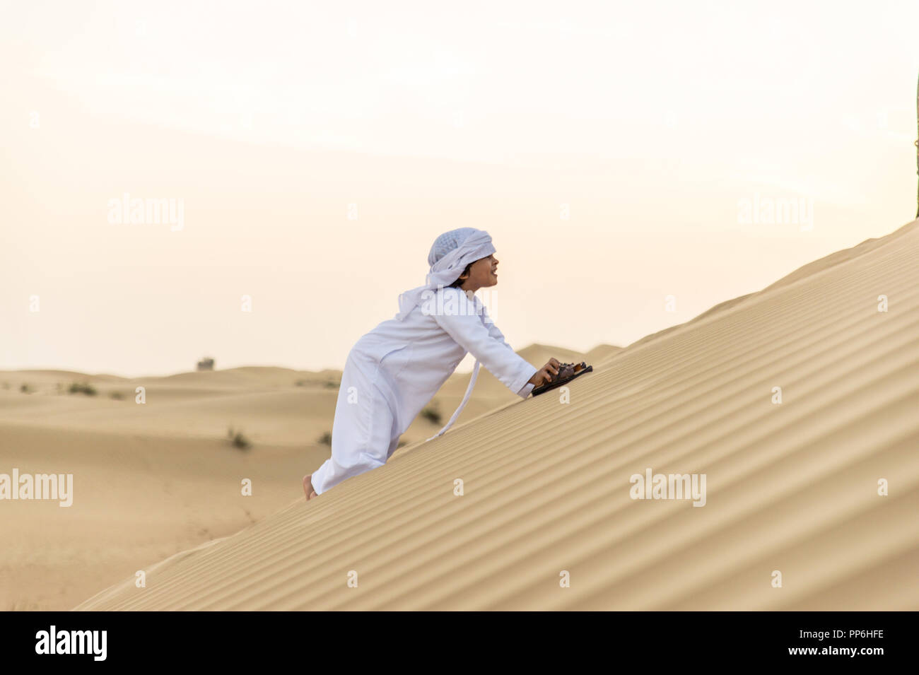 Happy kid playing in the desert of Dubai Stock Photo Alamy