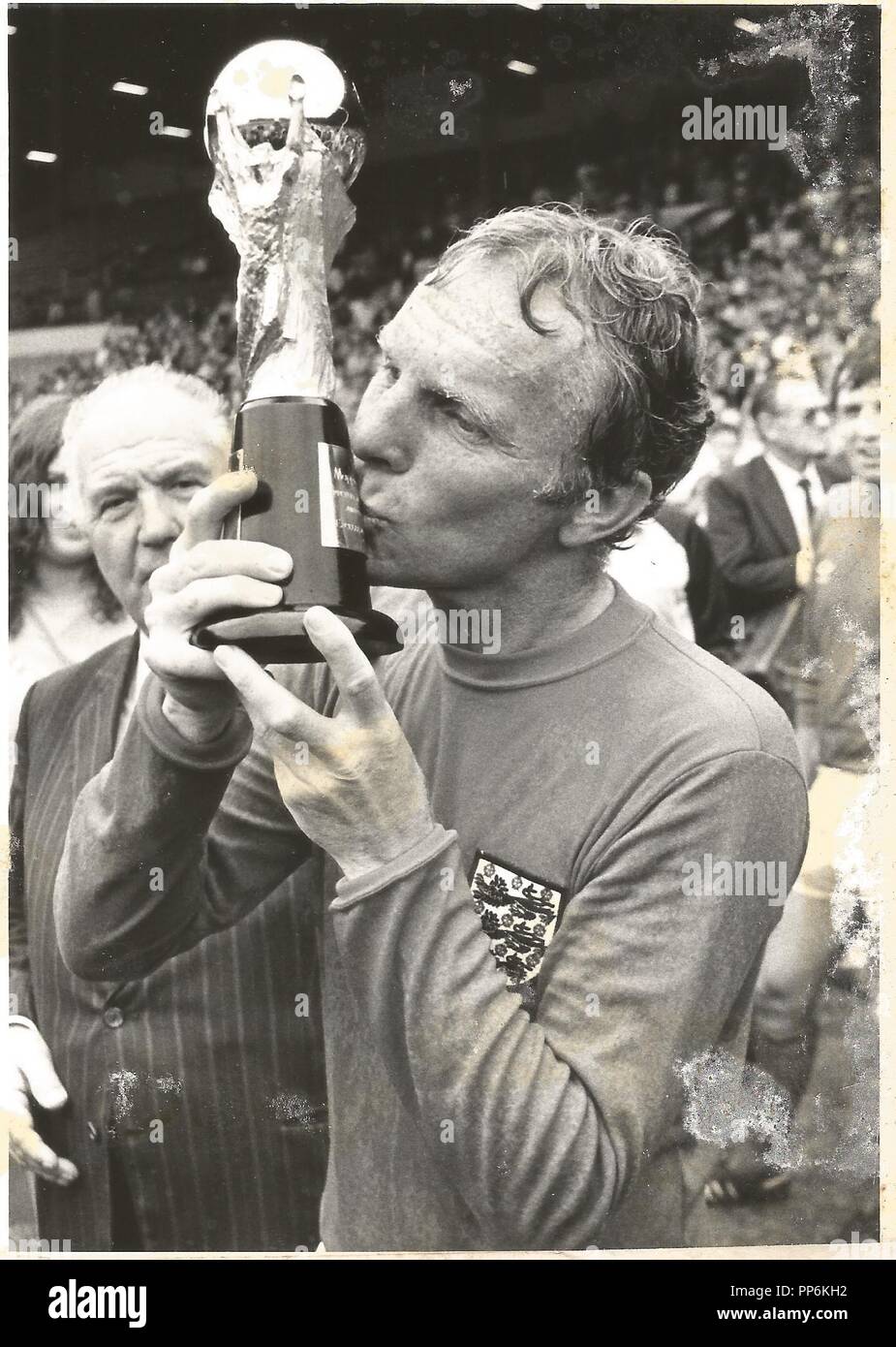 Bobby Moore with the 'World Cup' in a reenactment of the Eng Ger final of 1966 in 1986 at Elland Road. NB This is not the actual world cup or the original Jules Rimet trophy but one used for the restaging. Stock Photo