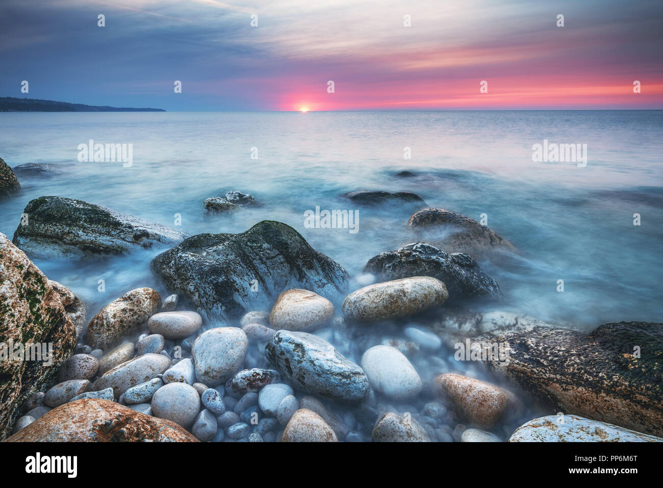 Hdr rocky beach hi-res stock photography and images - Alamy