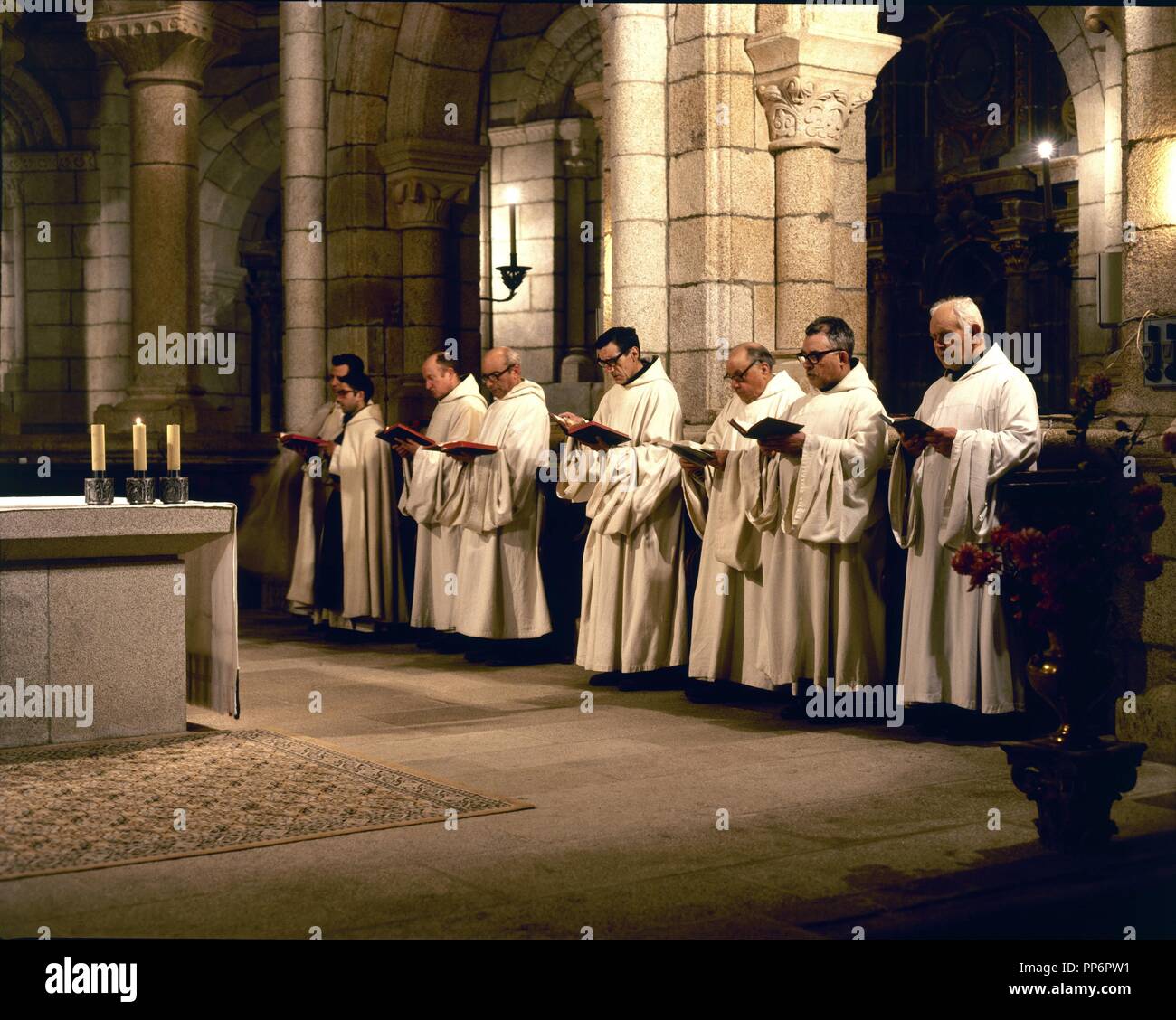 Cirterciense habit hi-res stock photography and images - Alamy