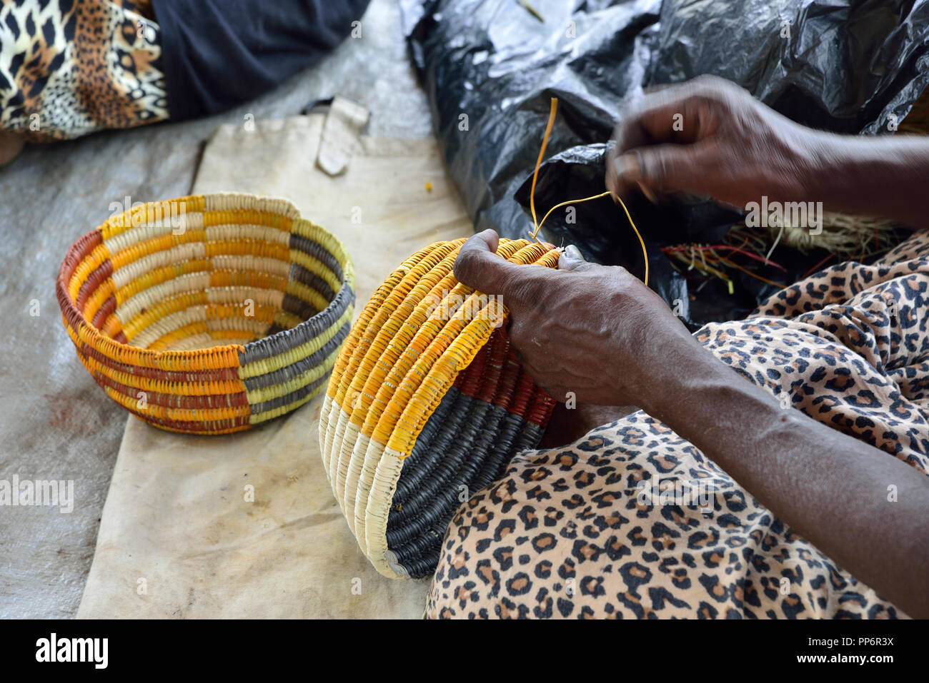 Woman weaving coiled baskets from pandanus palms at the Injalak Arts and Crafts Centre, Gunbalanya, Arnhem Land, Northern Territory, Top End,Australia Stock Photo