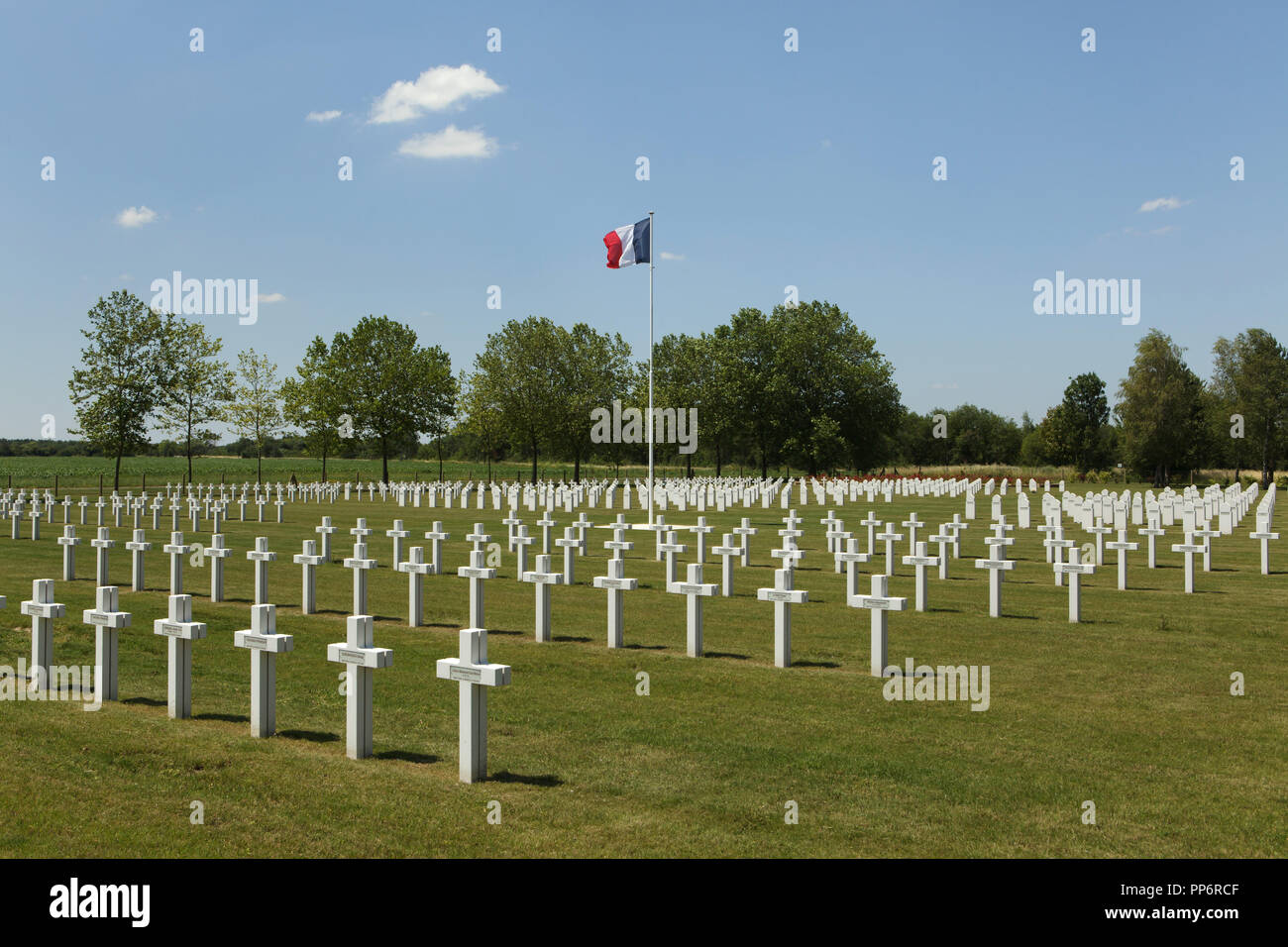 Graves of French soldiers fallen during World War II at the Suippes National Cemetery (Nécropole nationale de la Ferme de Suippes) near Suippes in Marne region in north-eastern France. Over 1,900 French soldiers fallen in June 1940 during World War II are buried at the cemetery. Stock Photo