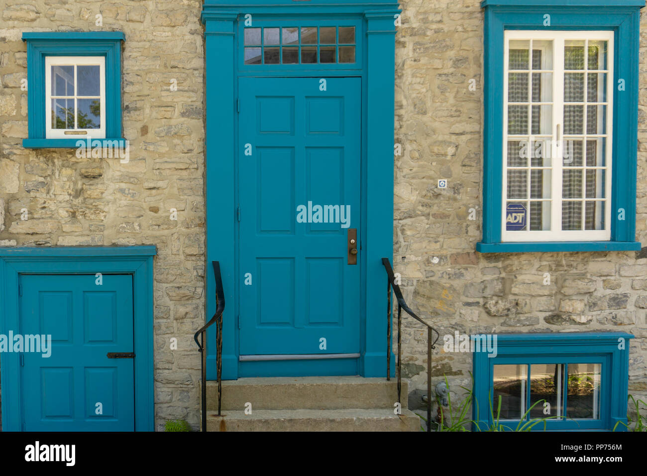 Blue and white windows hires stock photography and images Alamy