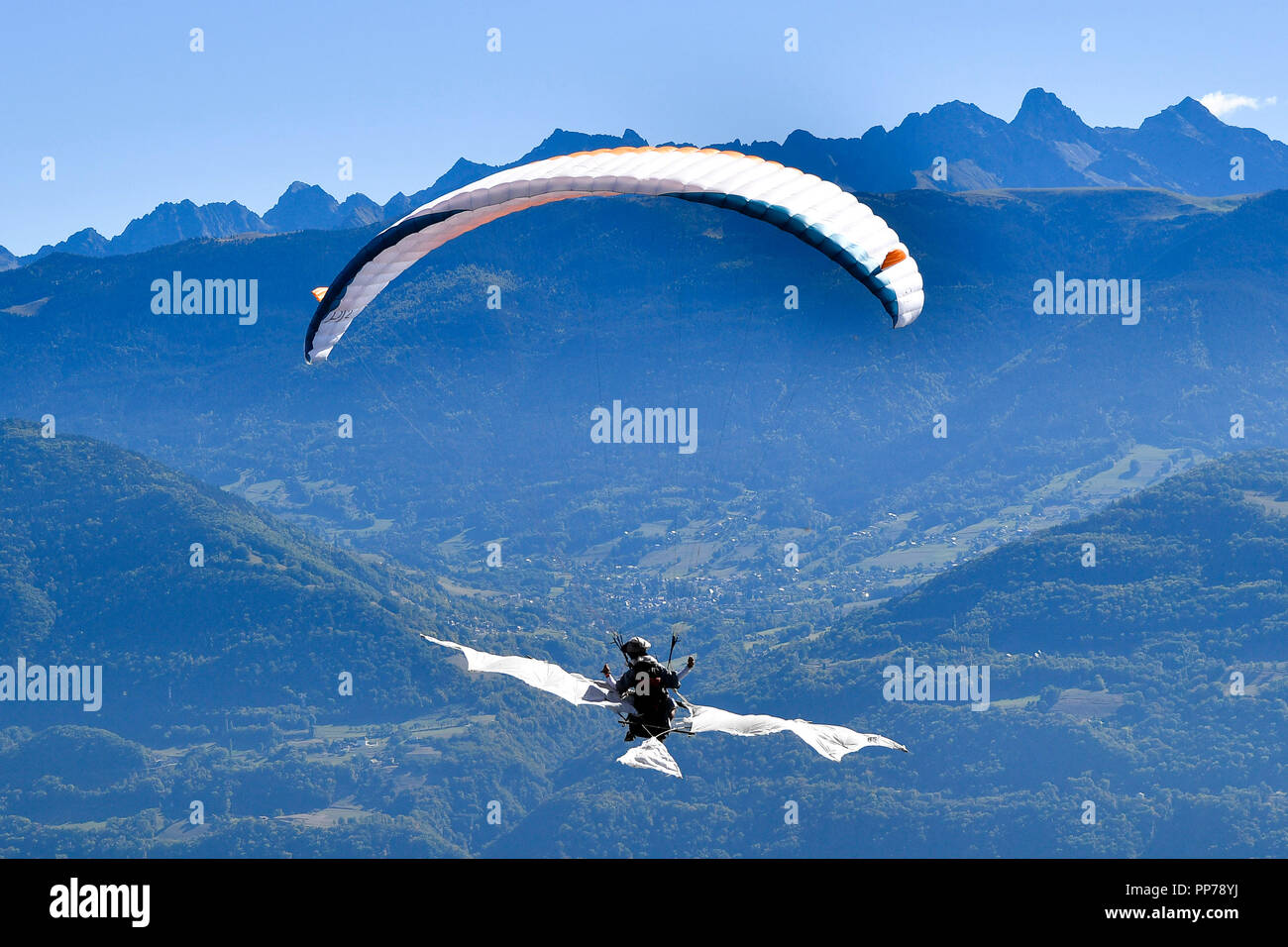 Saint Hilaire. 24th Sep, 2018. A pilot practices a disguised flight in Saint-Hilaire, France on Sept. 23, 2018. The four-day air sports festival, Coupe Icare, concluded on Sunday. On its 45th edition, the Coupe Icare this year attracted about 700 accredited pilots and over 90,000 spectators. Credit: Chen Yichen/Xinhua/Alamy Live News Stock Photo