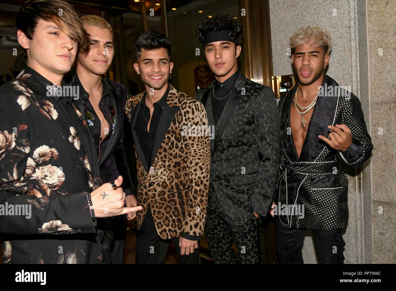 tumi small auto close umbrella