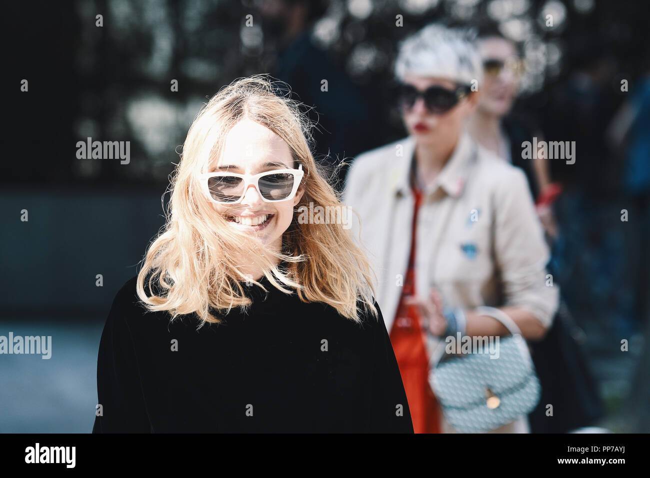 Milan, Italy - September 23, 2018: Street style outfits before Giorgio Armani fashion show during Milan Fashion Week - MFWSS19 Credit: Alberto Grosescu/Alamy Live News Stock Photo