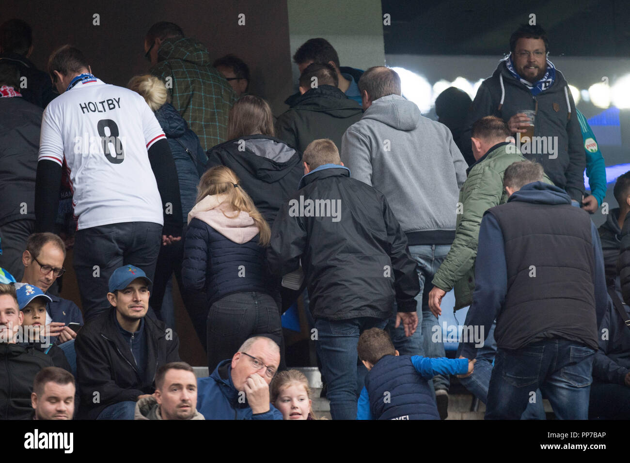 Many of the spectators leave the stadium prematurely, frustrated, frustrated, frustrated, disappointed, disappointed, disappointment, disappointment, sad, fan, fans, spectators, supporters, supporters, football 2nd Bundesliga, 6th matchday, Hamburg Hamburg Hamburg (HH) - SSV Jahn Regensburg (R) 0: 5, on 23.09.2018 in Hamburg / Germany. ¬ | usage worldwide Stock Photo