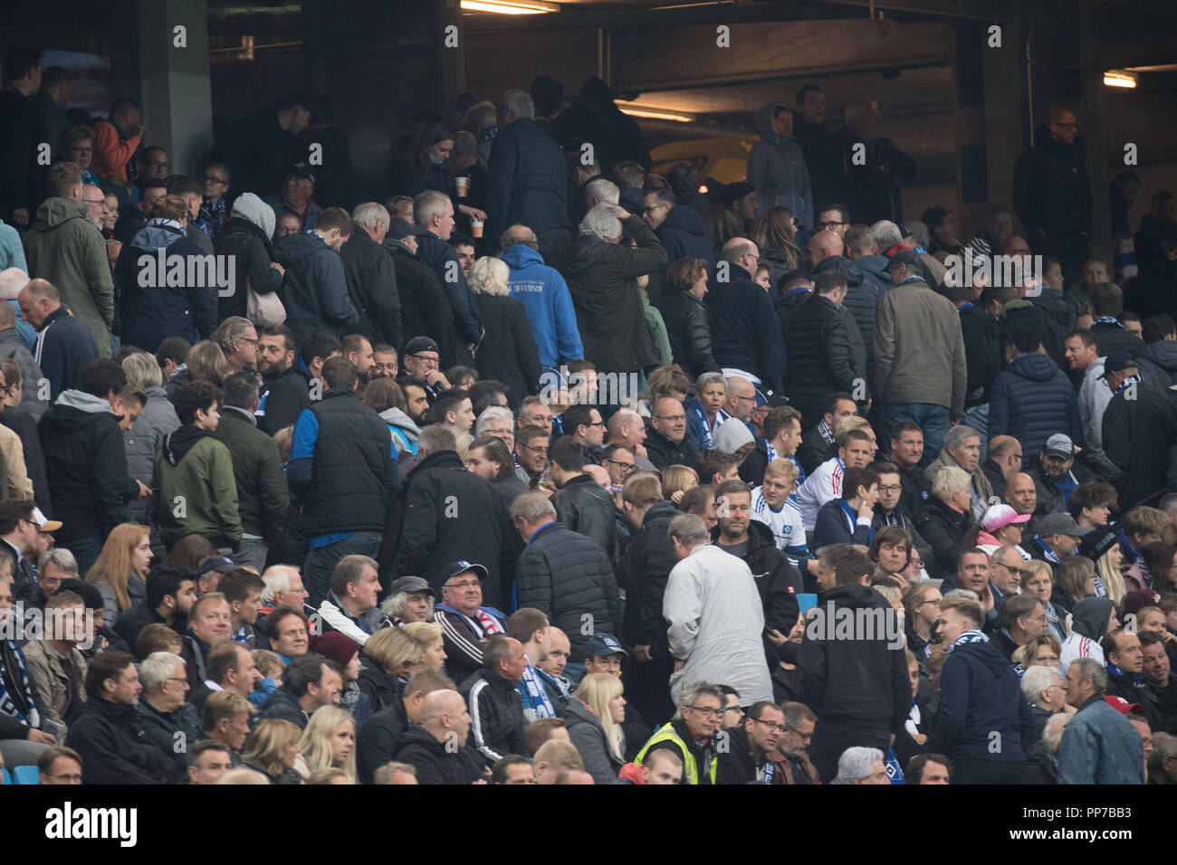 Many of the spectators leave the stadium prematurely, frustrated, frustrated, frustrated, disappointed, disappointed, disappointment, disappointment, sad, fan, fans, spectators, supporters, supporters, football 2nd Bundesliga, 6th matchday, Hamburg Hamburg Hamburg (HH) - SSV Jahn Regensburg (R) 0: 5, on 23.09.2018 in Hamburg / Germany. ¬ | usage worldwide Stock Photo