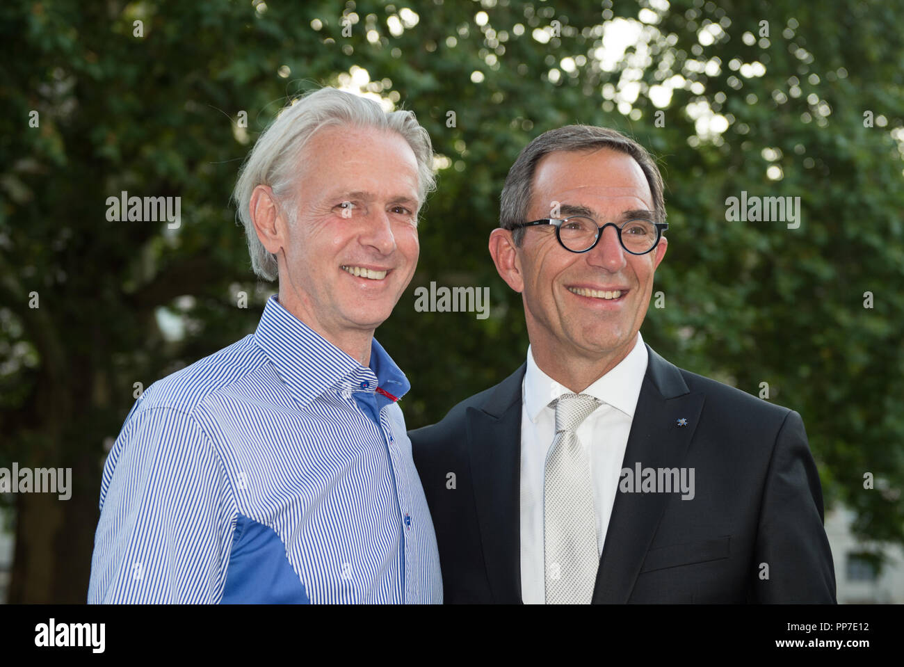 from left to right: Dr. med. Roland MATTHES (swimming, prize winner 2004) and Prof. dr. Klaus STEINBACH (swimming, prize winner 2018) Awarding of the Golden Sports Pyramid and awarding of the Sports Fellowship 2018 in the PalaisPopulaire of Deutsche Bank in Berlin, Germany on 17.09.2018. | Usage worldwide Stock Photo