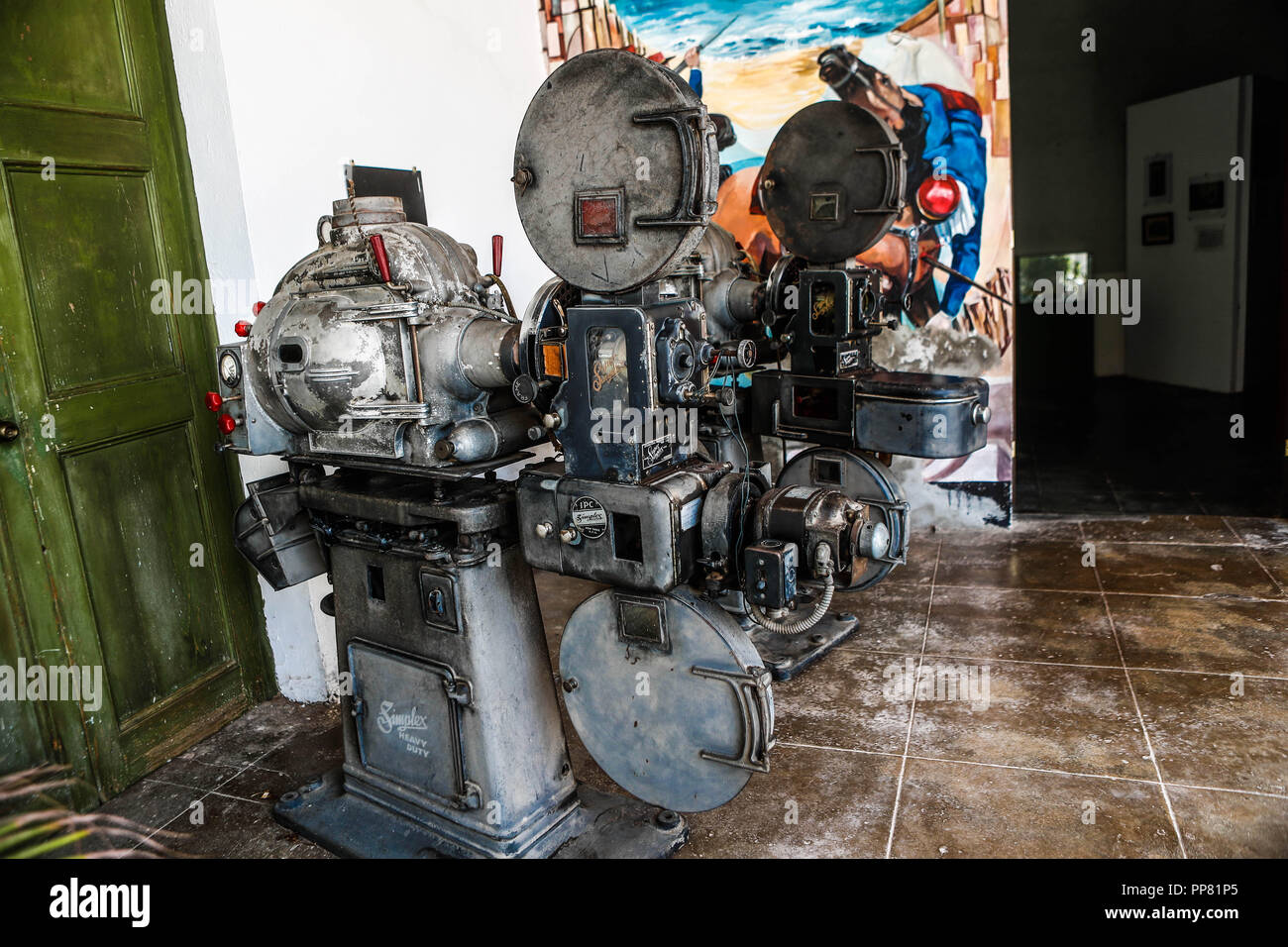 old, movie projector, film 35 mm viejo proyector de cine, pelicula 35 mm.  Ures regional museum in the state of Sonora, Mexico. Museo regional de Ures  Stock Photo - Alamy