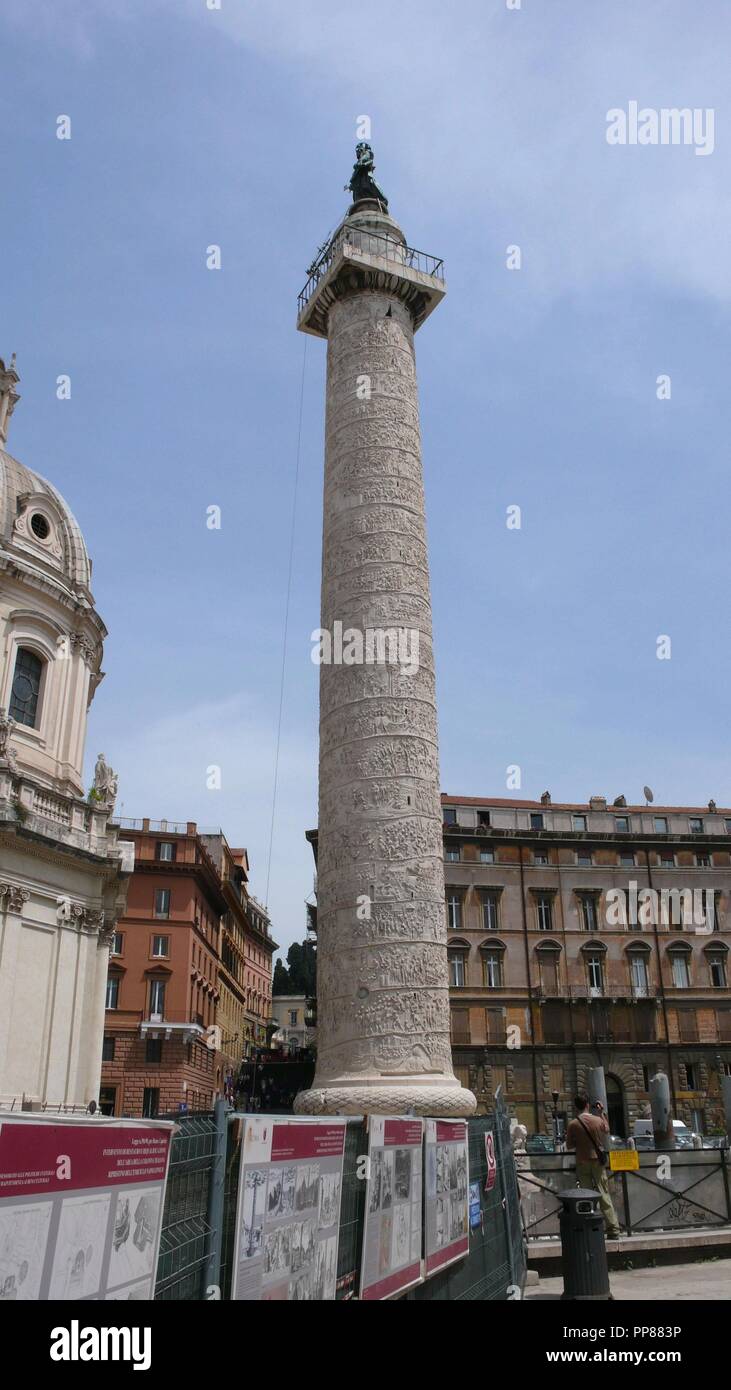 COLUMNA DE TRAJANO, AL FONDO CUPULA DE LA IGLESIA DEL SANTISIMO NOMBRE ...