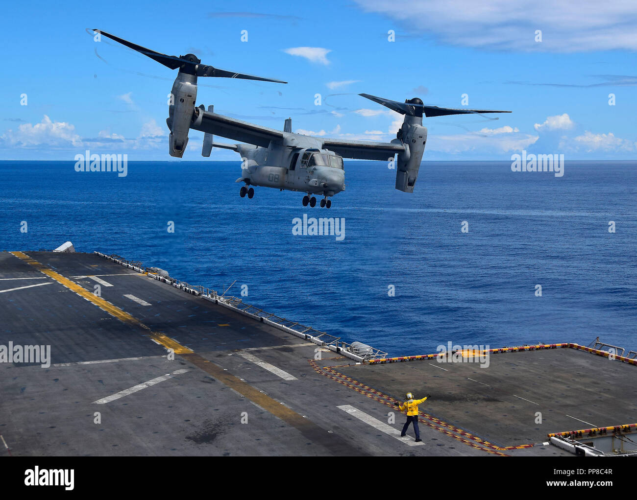 180923-N-RI884-0403 SOUTH CHINA SEA (Sept. 23, 2018) - An MV-22B Osprey tiltrotor aircraft assigned to the “Flying Tigers” of Marine Medium Tiltrotor Squadron (VMM) 262, reinforced, takes off from the amphibious assault ship USS Wasp (LHD 1) during flight operations. Wasp, flagship of the Wasp Amphibious Ready Group, with embarked 31st Marine Expeditionary Unit, is operating in the Indo-Pacific region to enhance interoperability with partners and serve as a ready-response force for any type of contingency. (U.S. Navy photo by Mass Communication Specialist 1st Class Daniel Barker) Stock Photo
