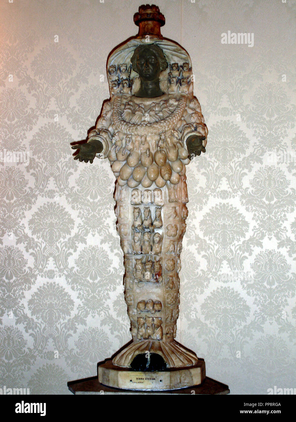 Diana de bronce hi-res stock photography and images - Alamy