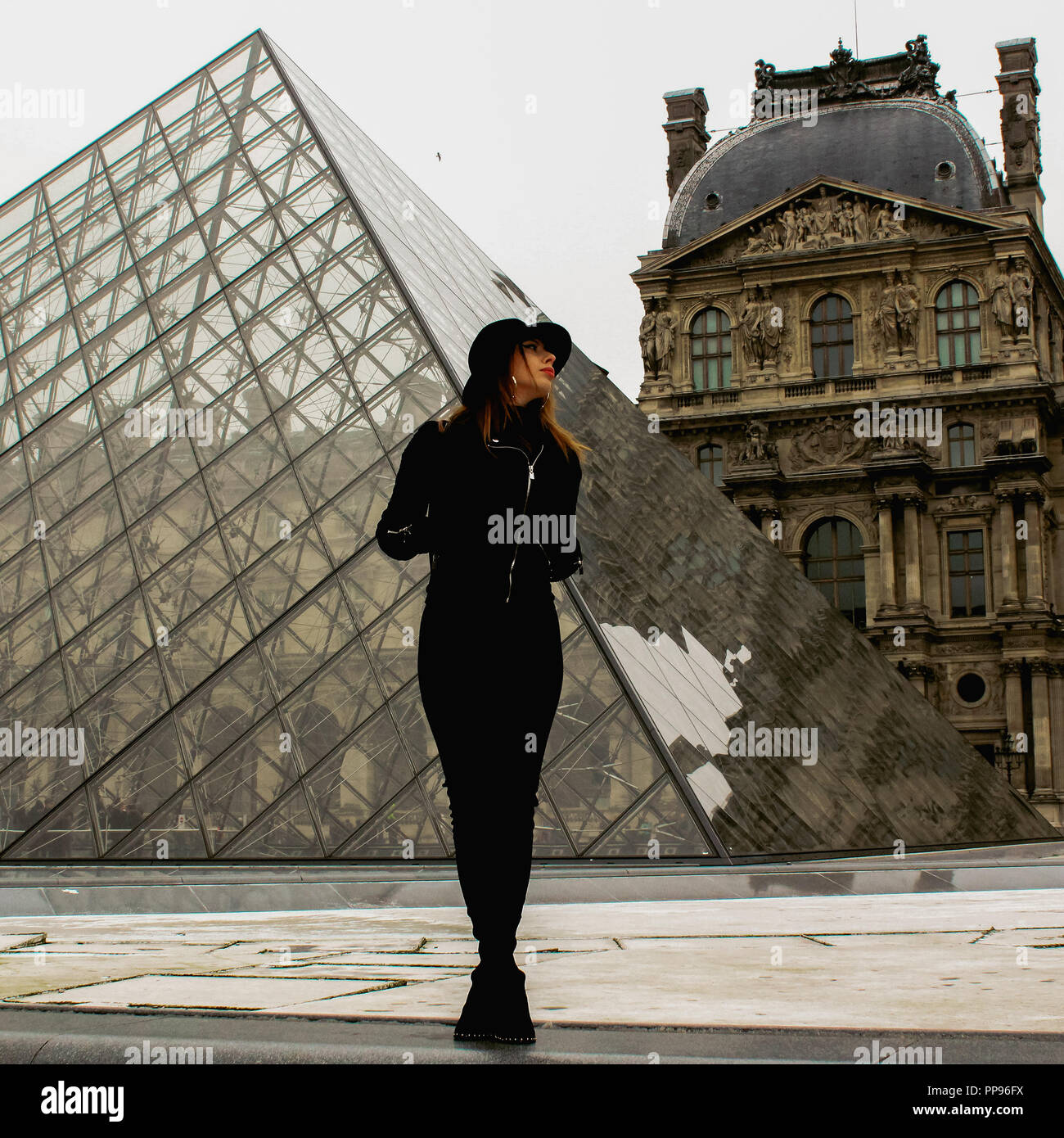 Street paris winter hi-res stock photography and images - Alamy