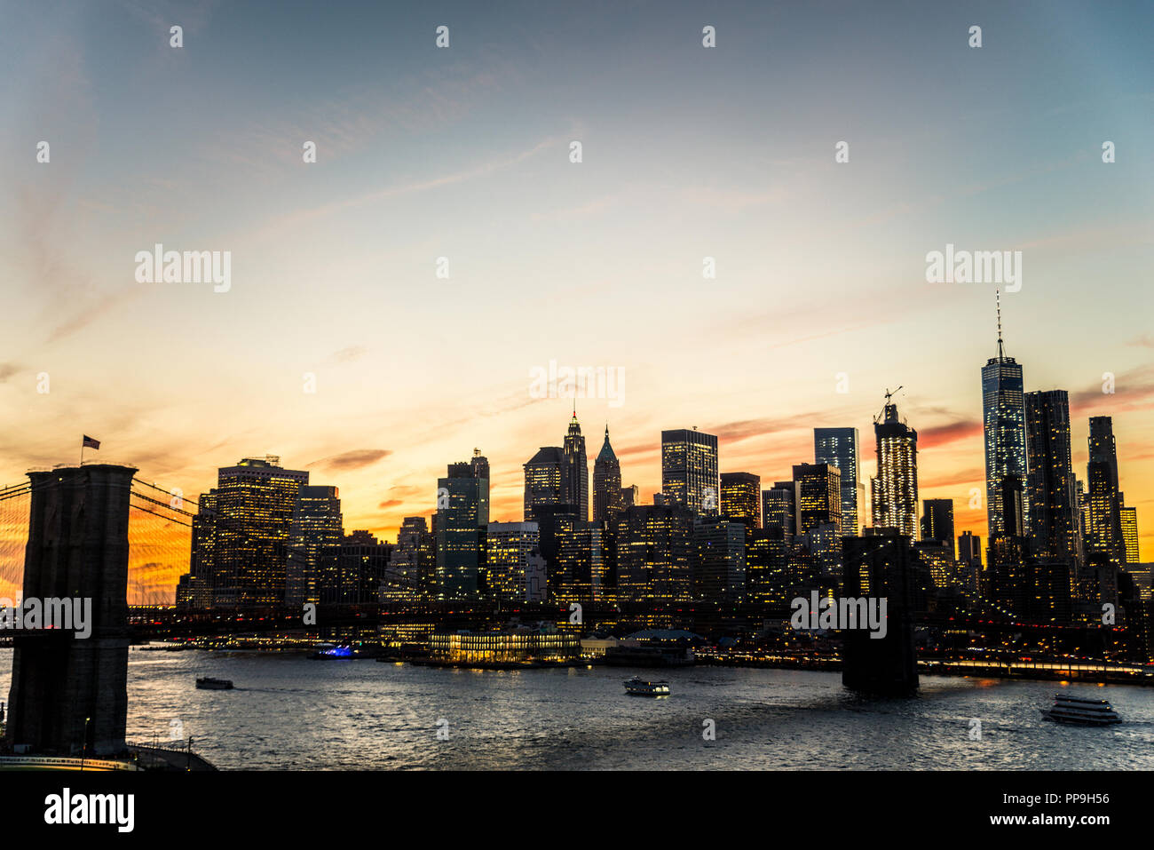Manhattan skyline and Brooklyn Bridge at sunset Stock Photo - Alamy