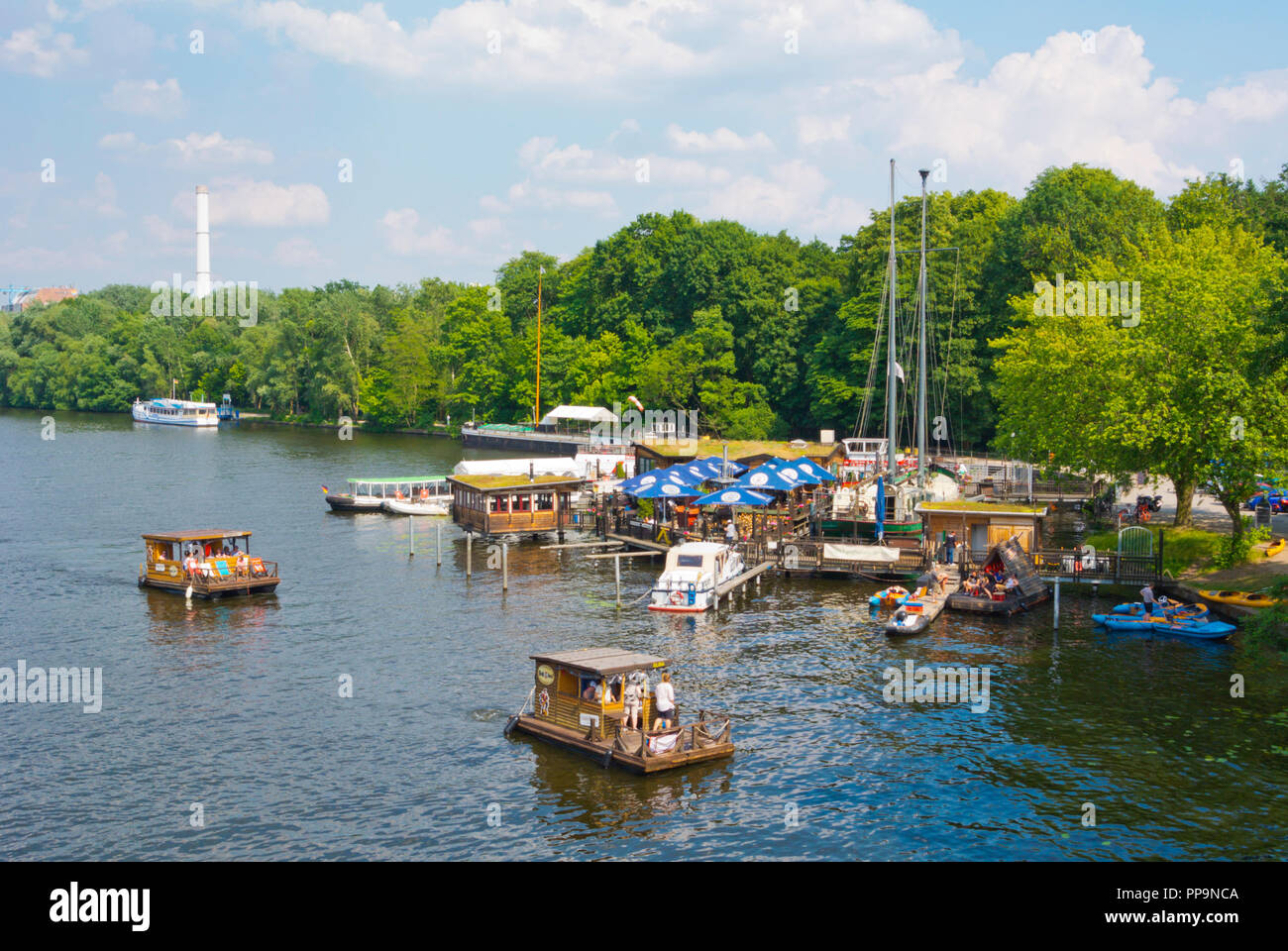 Poetensteig, boat piers and restaurants, River Spree, Treptower Park, Alt-Treptow, Berlin, Germany Stock Photo
