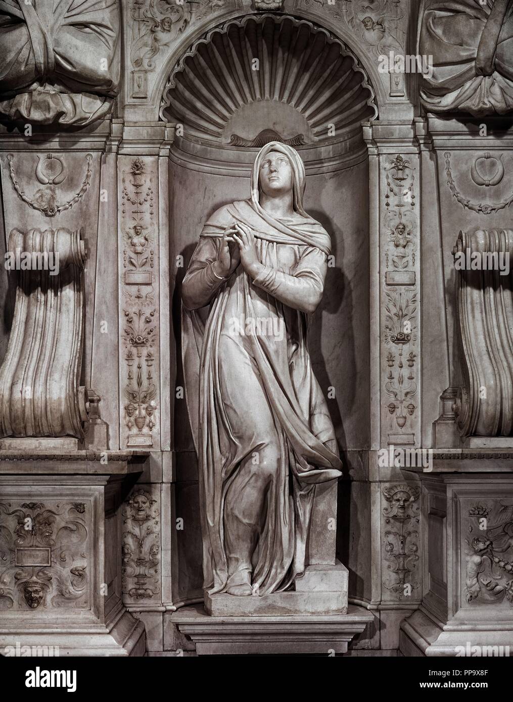 RAQUEL - ESTATUA DE LA TUMBA DE JULIO II - 1513-1515 - RENACIMIENTO ITALIANO. Author: Michelangelo. Location: IGLESIA DE SAN PEDRO AD VINCULA. Rome. ITALIA. Stock Photo