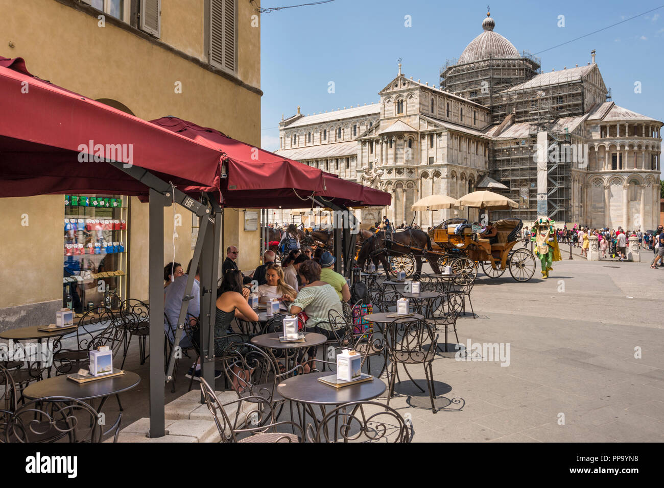 Pavement cafe and Cattedrale di Pisa, Tuscany, Italy Stock Photo