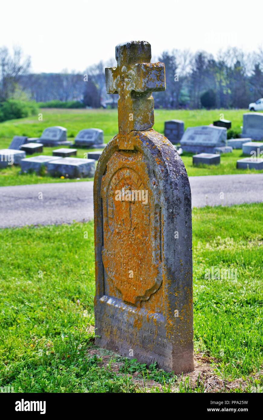 Grave tomb headstone statue hi-res stock photography and images - Alamy
