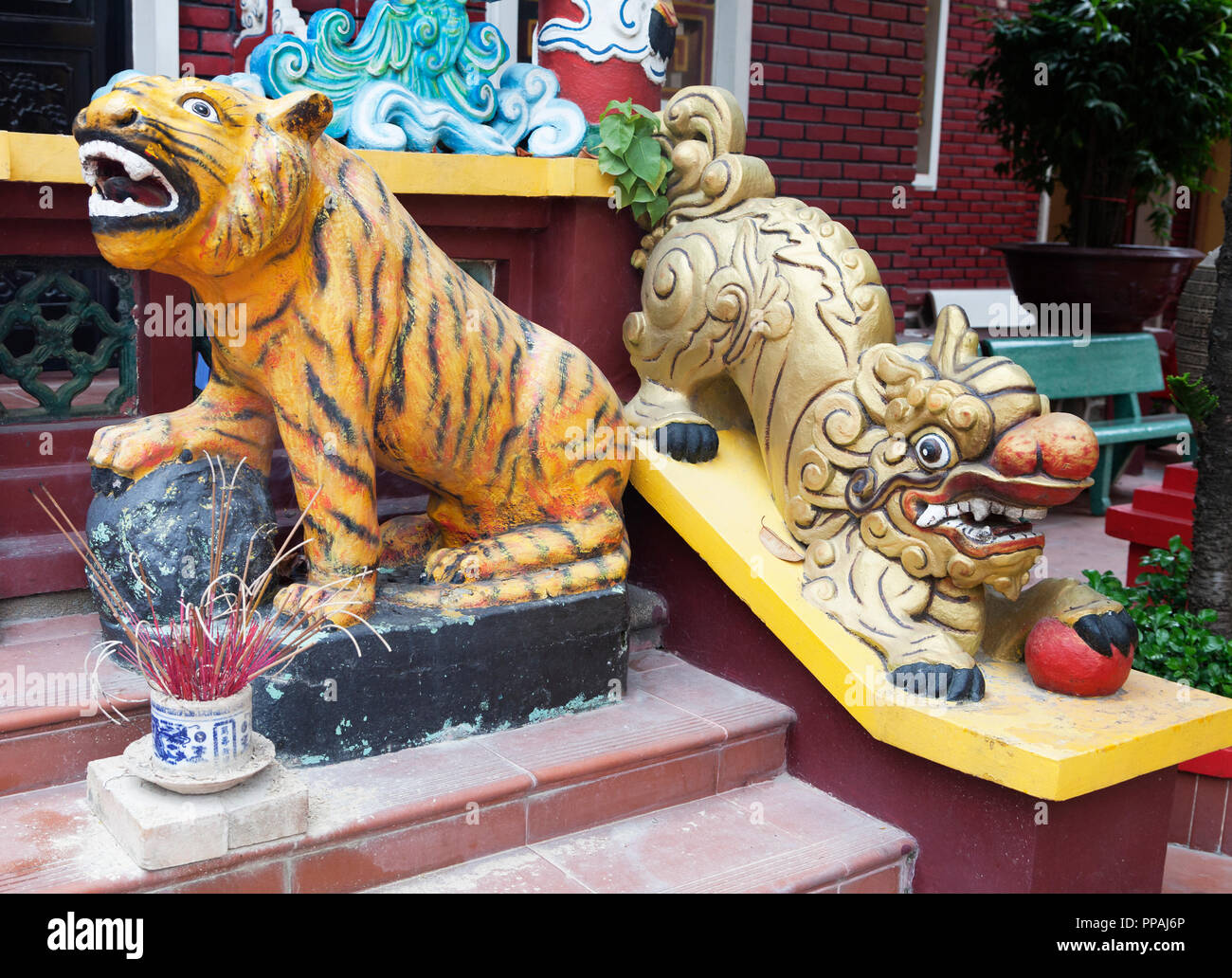 Tiger and lion statues at the entrance of a temple Stock Photo