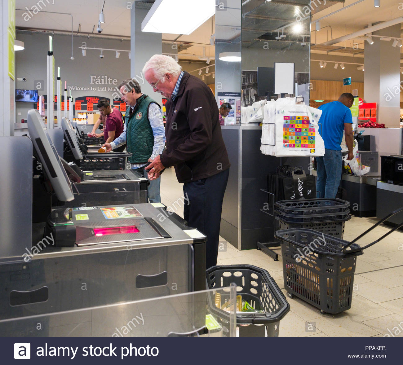 Lidl Checkout High Resolution Stock Photography And Images Alamy