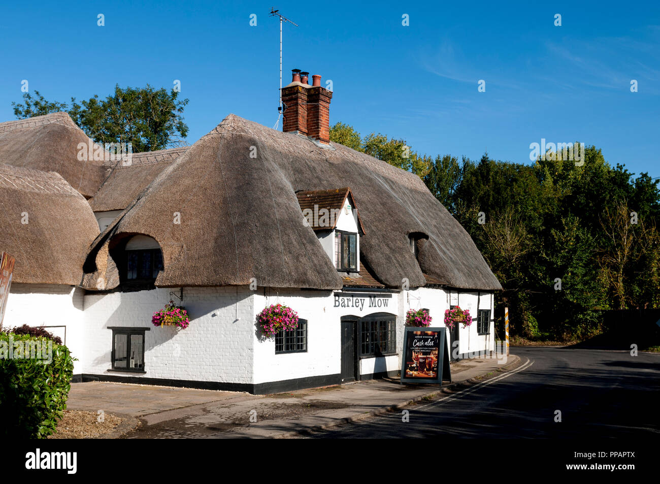 The Barley Mow pub, Clifton Hampden, Oxfordshire, England, UK Stock Photo