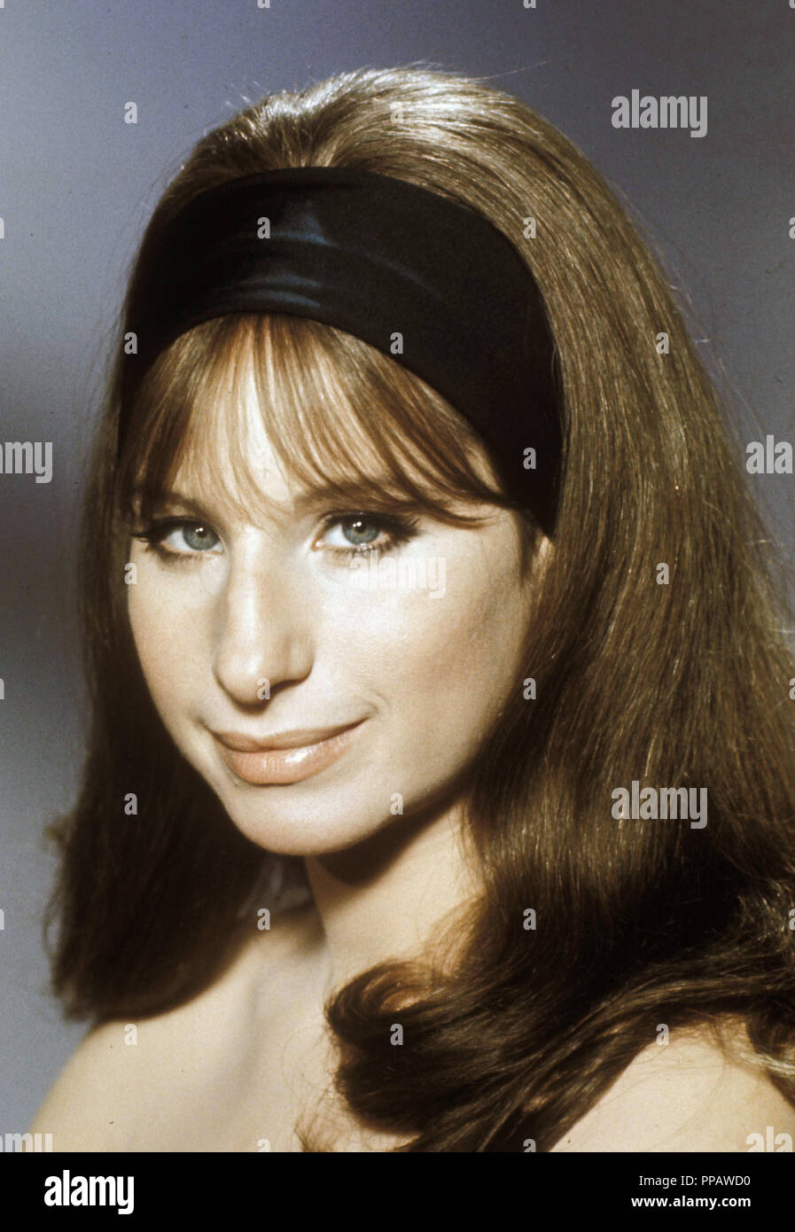 Barbra streisand portrait hi-res stock photography and images - Alamy
