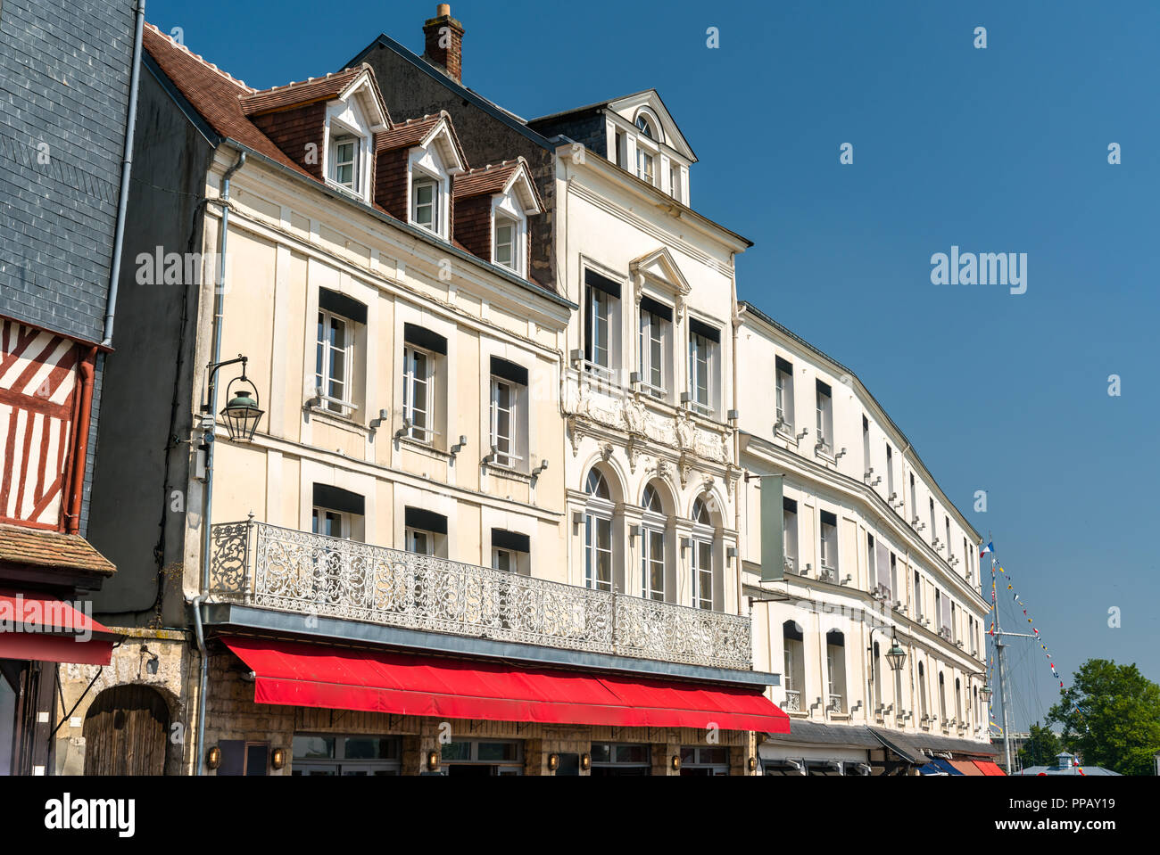 Traditional old french house hi-res stock photography and images - Alamy