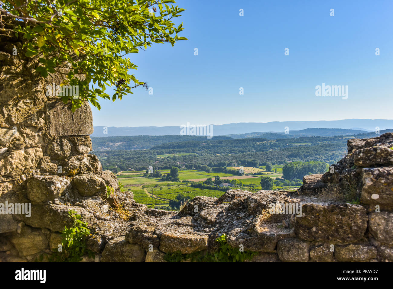 old village of the Provence, Ménerbes, France, situated on a hill,  department Vaucluse, Luberon mountains, region Provence-Alpes-Côte d'Azur Stock Photo