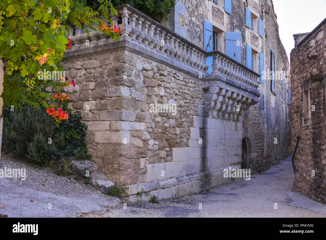 old village of the Provence, Ménerbes, France, situated on a hill, department Vaucluse, Luberon mountains, region Provence-Alpes-Côte d'Azur Stock Photo