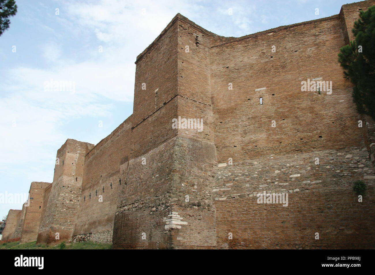 Roman Art. Aurelian Walls (Mura Aureliane). Is a line of city walls built between 271 ang 275 in Rome, during the reign of the roman emperor Aurelian. Detail of the Aurelian Walls. Rome. Italy. Europe. Stock Photo