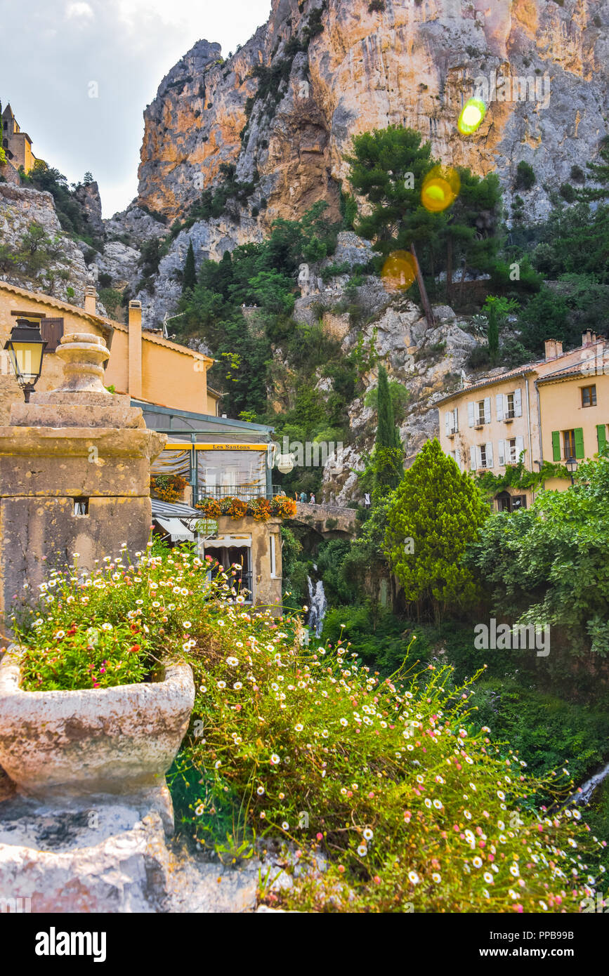 village Moustiers-Sainte-Marie, Provence, waterfall and surrounding cliffy mountains, France, member of most beautiful villages of France Stock Photo
