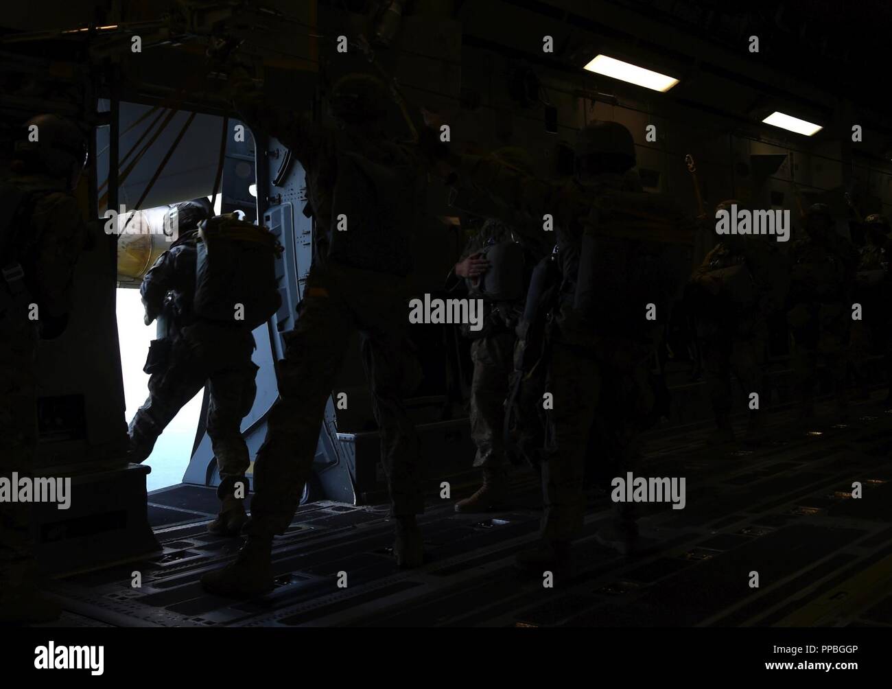 82nd airborne division paratrooper hi-res stock photography and images ...