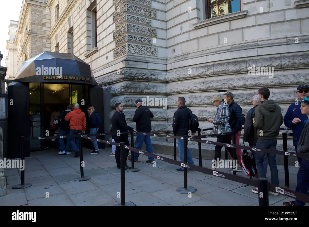 London Uk 25th September 2018 People Queue Outside As The