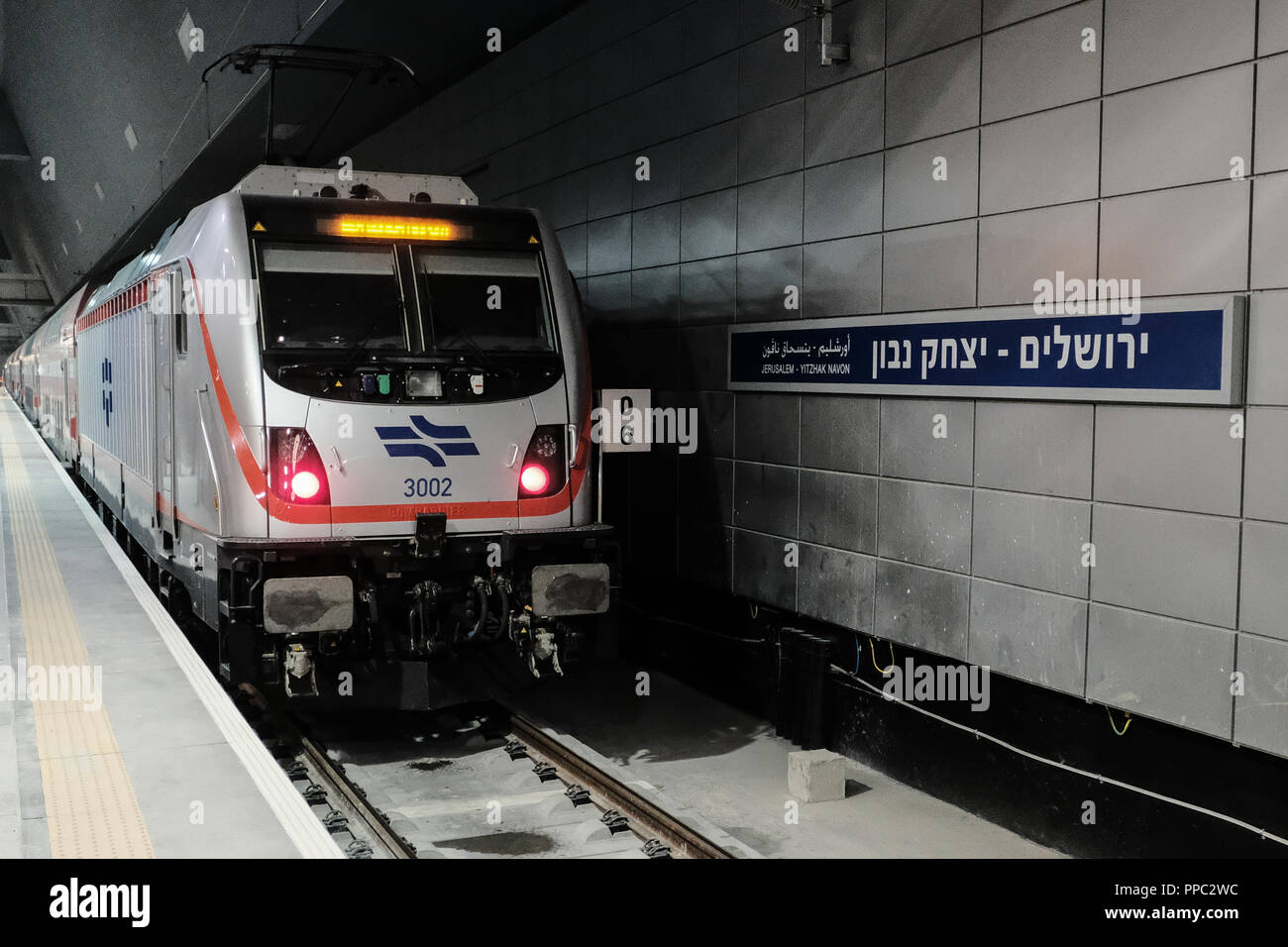 Jerusalem, Israel. 25th September, 2018. Commuters board the train and