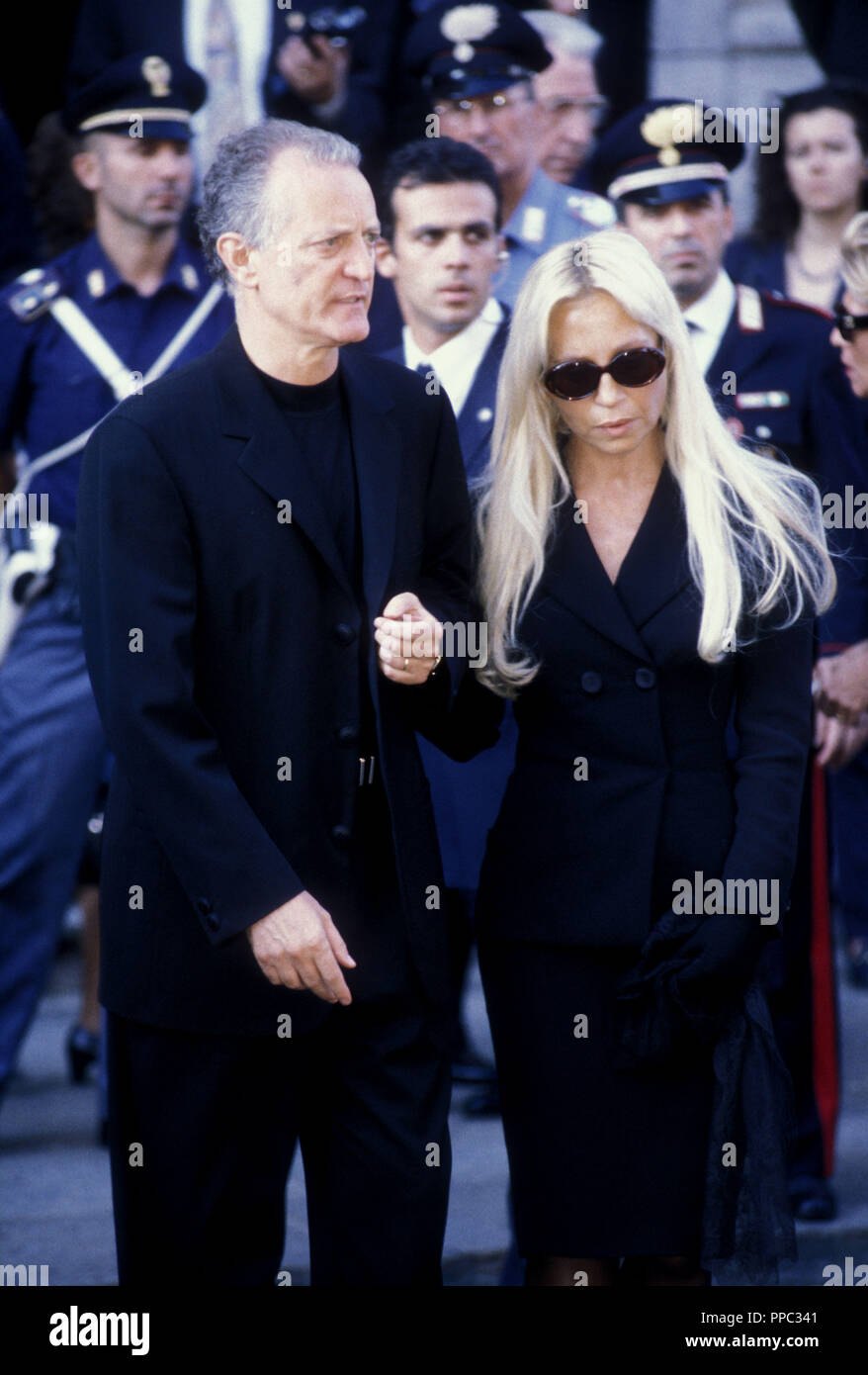 Santo And Donatella Versace At The Funeral Of Gianni 1997 Stock Photo -  Alamy