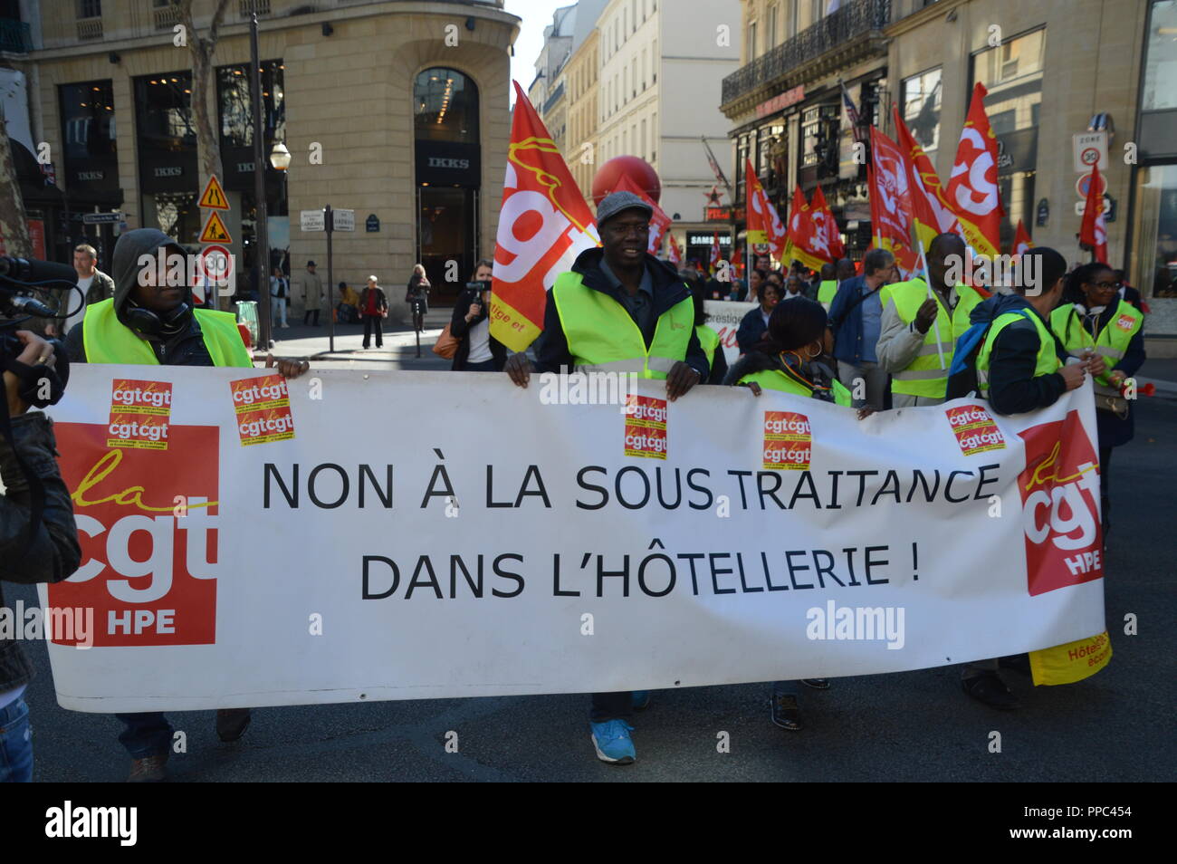 Paris, France. 25th Sep 2018. Strike of the hotel workers. From the Hotel Park Hyatt Paris Vendome, 5 rue de la Paix, Metro Opera, to the Intercontinental Paris le Grand Hotel. 25 September 2018. 12h  ALPHACIT NEWIM / Alamy Live News Stock Photo