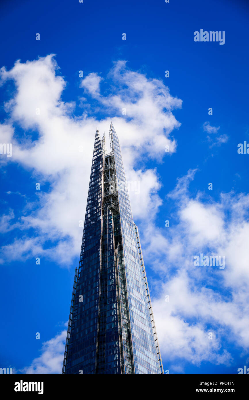 London, UK. 25th September, 2018. Blue skies pictured above The Shard, London. Credit: Oliver Dixon/Alamy Live News Stock Photo